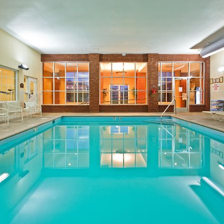 Holiday Inn Express Hotel & Suites Manchester Conference Center By Ihg Eksteriør billede