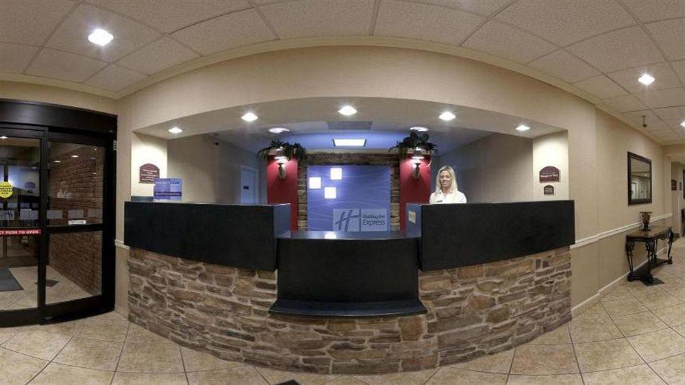 Holiday Inn Express Hotel & Suites Manchester Conference Center By Ihg Eksteriør billede